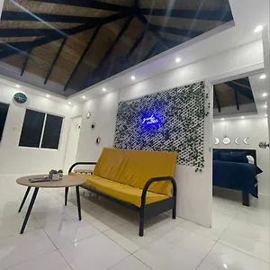 https://queens-palace-montego-bay-airport-suite.comcaribbean.com